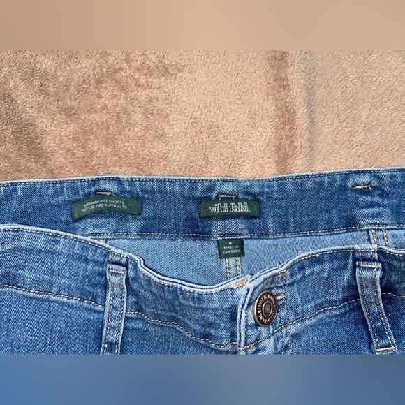 Women's Super-High Rise
Seamed Jean Shorts - Wild Fable™ Medium Wash
6 - Picture 3 of 3
